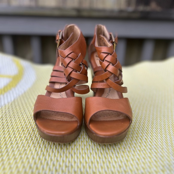 Sofft Brown Strappy Platform Heels - Picture 3 of 6